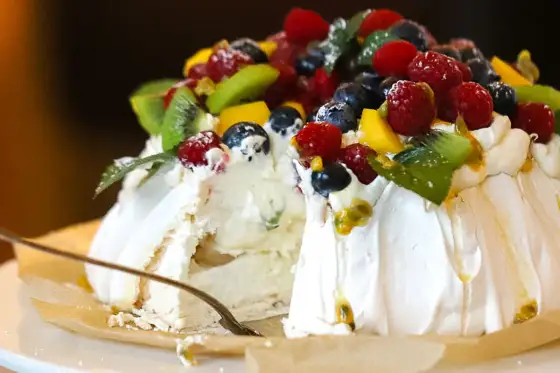 Pavlova selber machen - so gelingt der perfekte Baiserboden